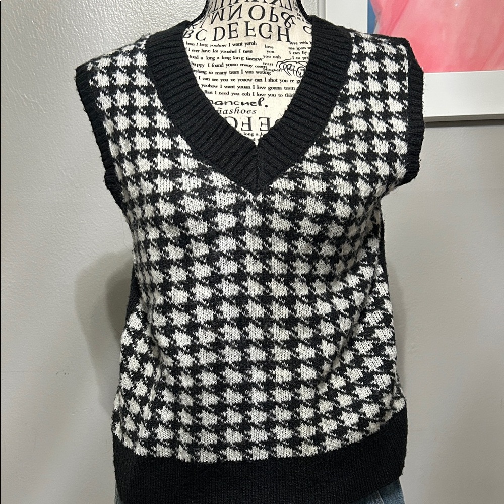 Wild Fable Black and White V-Neck Sweater Vest